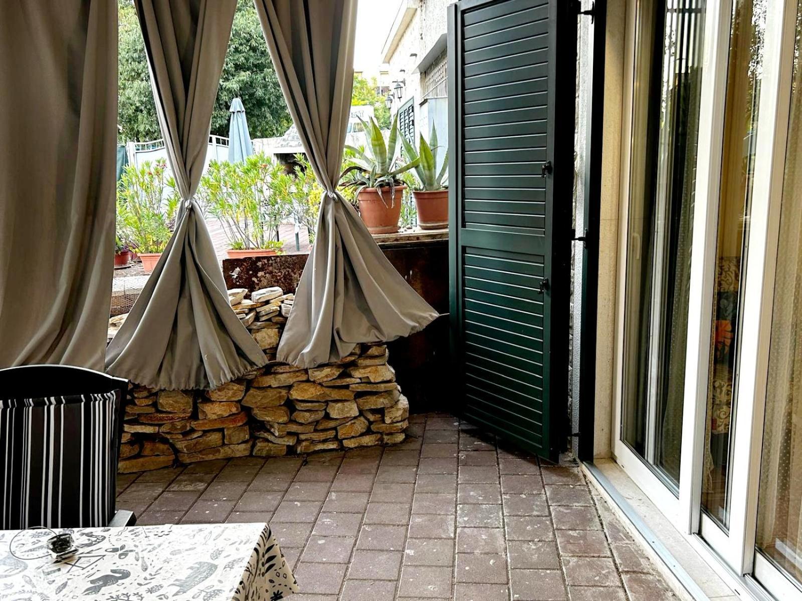 Kula Pergola * Split